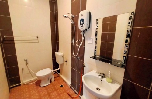 Kampung Batu Maung Hotel | Capital O 91118 Chalet Seri Idaman