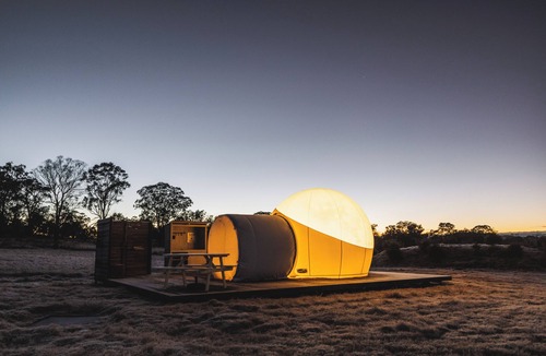 Tenterfield RV Rental | Captain Moonlite Bubbletent with Vintage Outdoor Bath