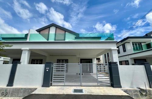 Tanjung Kling House | Caro Home