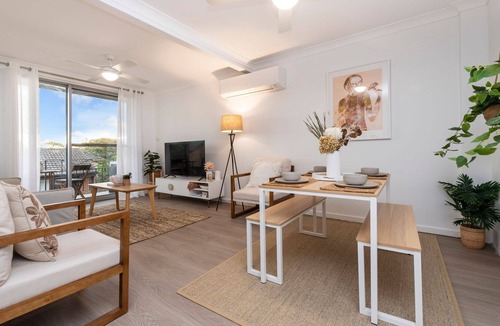 Merewether Apartment | Casa Amor - Coastal apartment short walk to the beach, cafes and restuarants