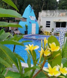 Kota Bharu Ski Chalet | Casa LiLa Tiny Cabin Studio Stay & Pool Kota Bharu,free wifi,free parking
