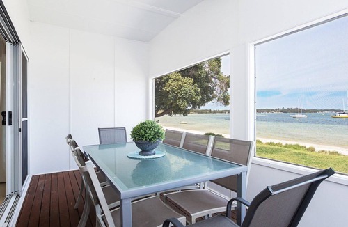 Corlette House | Casa Martins, 219 Foreshore Drive - Absolute Waterfront House