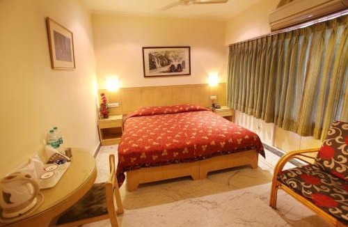 Chittaranjan Bed & Breakfast | Cedar Court
