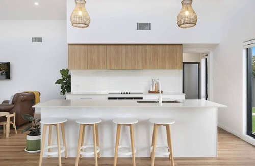 Calare House | Cedar Retreat - Modern 4 Bedroom Home with Firepit