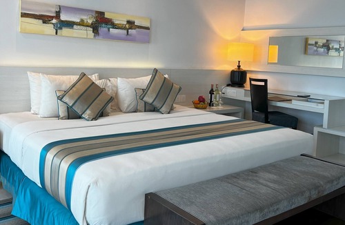 Lubok Buaya Hotel | Cenang Plaza Beach Hotel