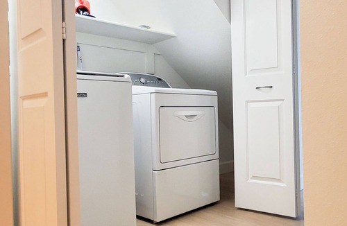 Harlow House | Centrally Located
