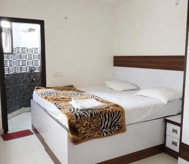 New Delhi Hotel | Chahal Guest House Nangloi