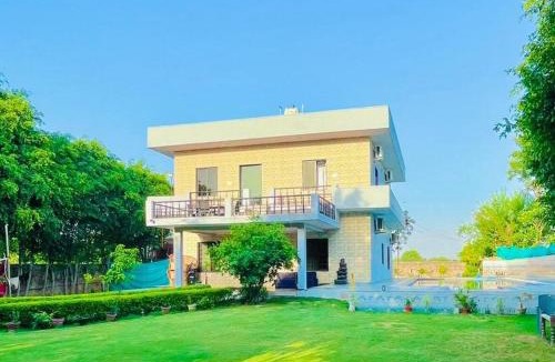 Taoru Villa | Chandna Farm 4BHK with spacious pool