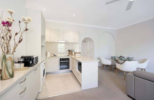 Woolloomooloo Apartment | Charm on Cathedral with comfort