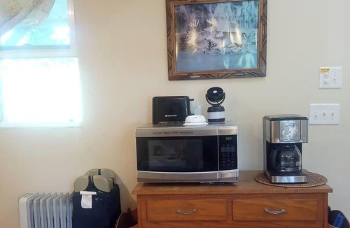 Abingdon Cabin | Charming 1-bedroom cabin with AC in cozy Abingdon