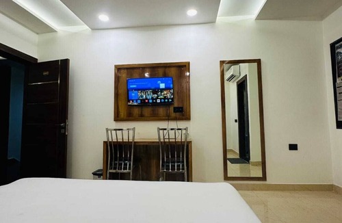 Taj Ganj Hotel | Charming 1-bedroom hotel in delightful Agra with AC and attached washroom