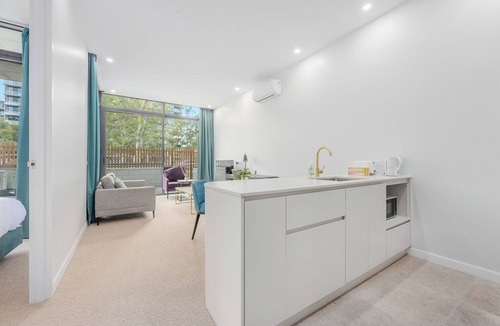 Dickson Apartment | Charming 2BR Apartment | Walk to Tram | Parking
