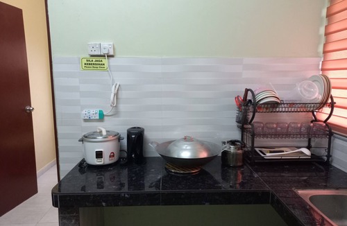 Shah Alam House | Charming 3-bedroom house with WiFi, AC, family-friendly in superb Shah Alam