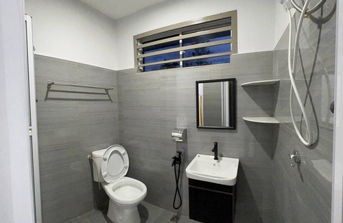 Semeling House | Charming 3-bedroom house with WiFi, AC & peaceful location in Bedong