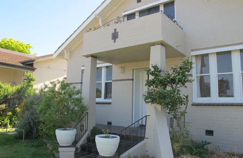 Moonee Ponds House | Charming 3BR Garden Home! Walk to Puckle Street