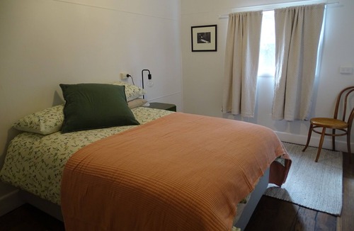 Braidwood House | Charming 4 bedroom house, beautiful large private garden