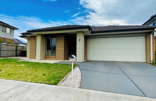 Werribee House | Charming 4-bedroom house with WiFi and AC in enjoyable Werribee