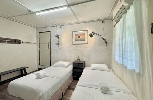 Taman Cempaka Cabin | Charming 4-bedroom lodge with AC and WiFi in fabulous Ipoh