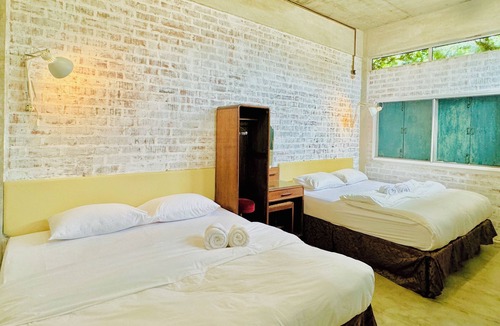 Taman Cempaka Cabin | Charming 4-bedroom lodge with AC and WiFi in fabulous Ipoh