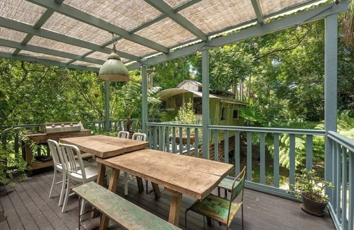 Bangalow House | Charming Bangalow Cottage | Walk to Cafés & Shops