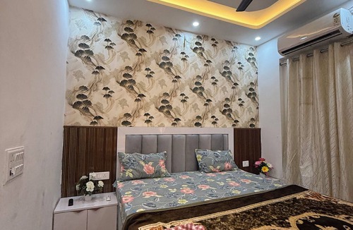 Jaypee Greens Bed & Breakfast | Charming bed & breakfast in enchanting Greater Noida with AC