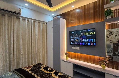 Jaypee Greens Bed & Breakfast | Charming bed & breakfast in enchanting Greater Noida with AC
