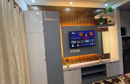 Jaypee Greens Bed & Breakfast | Charming bed & breakfast in enchanting Greater Noida with AC