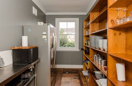 Rutherglen House | Charming historical building in the heart of Rutherglen!