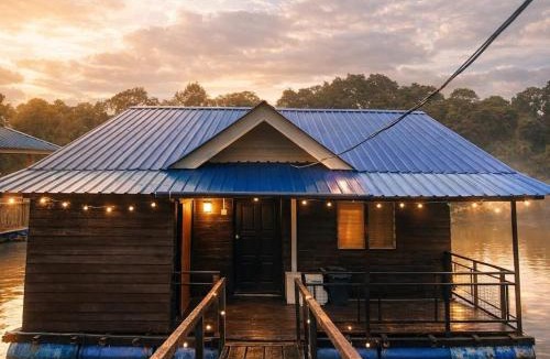 Kuala Rompin Apartment | Chemperai Resort Floating House & Glamping