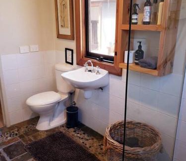 Apslawn House | Cherry Tree Hill - The Gateway to Freycinet Park