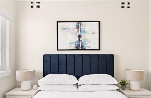 Kirribilli Apartment | Chic 1-Bed with Glimpses of the Harbour Bridge