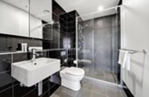 Belconnen Apartment | Chic 1-Bed with Stunning Lake View & Indoor Pool