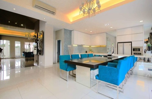 Cheras House | Chic 4BR Oasis with Gazebo, Your Dream Getaway