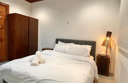 Tunku Apartment | Chic Designer 3 Rooms Shared Bungalow near LRT SS1 PJ