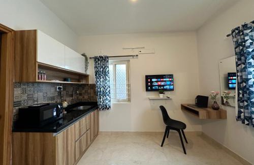 Agara Apartment | Chic Studio Retreat - Indiranagar Bengaluru - ES101