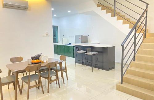 Sungai Jawi Apartment | Chicken Little 4-bedroom home with free parking! Available for Business Trip