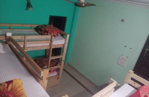 Bhagsu Nag House | Chinmay Hostel & Yoga Centre