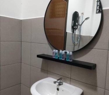 Bukit Rambai House | Cik Yam Homestay Pool, Melaka l For Malay Only