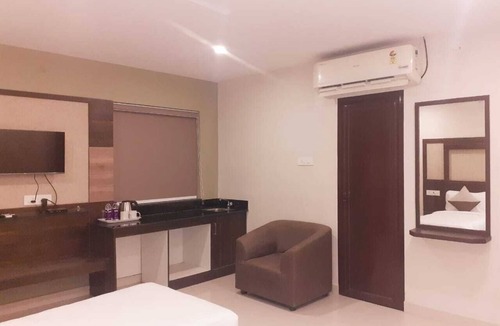 Manapakkam Hotel | Citi Luxe Hotel