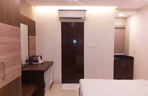 Manapakkam Hotel | Citi Luxe Hotel
