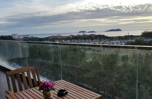 Downtown Kota Kinabalu Apartment | City Sunset Seaview 4 Bedroom Condo