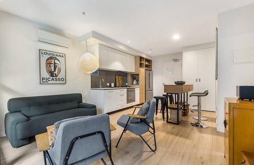 South Melbourne Apartment | City View Haven in South Melbourne