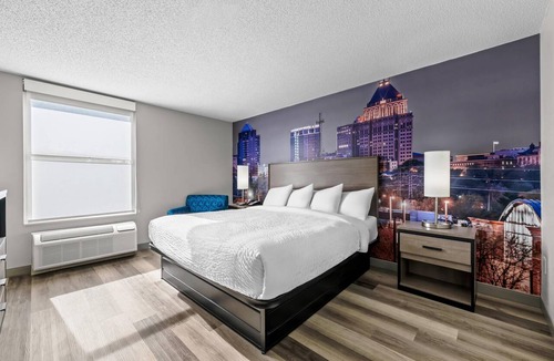 Archdale Hotel | Clarion Pointe