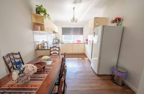 Corio House | Classic decor, freshly painted 3 bedroom and two bathroom quiet home