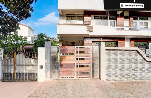 Aliganj House | Classic Rainbow Gold Inn