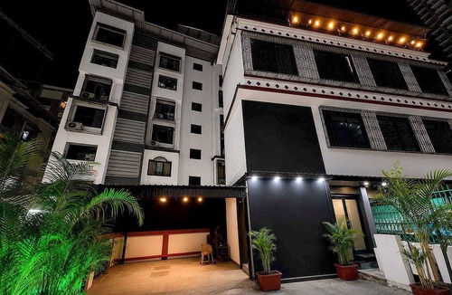 Kandiwali West House | Classic Sri Sai Regency
