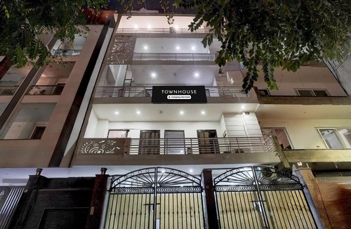 Gurugram House | Classic With Balcony Huda Market Sector 46