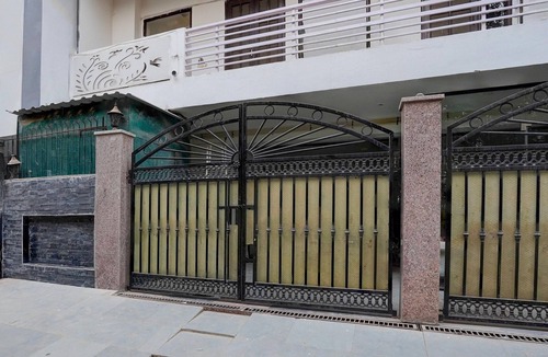 Gurugram House | Classic With Balcony Huda Market Sector 46