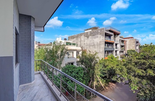 DLF Phase 1 House | Classic With Balcony O DLF Phase 1