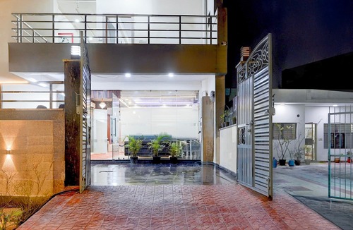 Sector 70 House | Classic With Balcony Palm Paradise